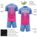 Maillot de football personnalisé bleu clair, rose et blanc, sublimé Maillot de football personnalisé bleu clair, rose et blanc, sublimé