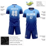 Maillot de football personnalisé bleu clair, blanc et bleu royal, effet dégradé par sublimation Maillot de football personnalisé bleu clair, blanc et bleu royal, effet dégradé par sublimation