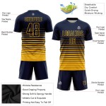 Maillot de football personnalisé à rayures bleu marine et dorées, imprimé par sublimation Maillot de football personnalisé à rayures bleu marine et dorées, imprimé par sublimation